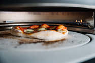 Four à Pizza Everdure KILN Au Gaz Avec Pierre Rotative - Prêt En 15 Min, Pizzas Jusqu'à 40.5 Cm - 3 Couleurs - 2