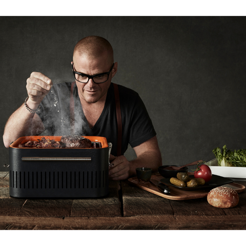 Houtskoolbarbecue Cube van Everdure by Heston Blumenthal. Handig voor in het park, op het strand of in de camper of caravan. Everdure Store is de officiële Everdure by Heston Blumenthal store van Nederland